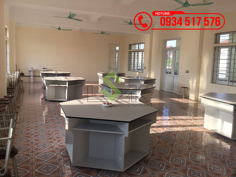 Bàn thí nghiệm vật lý học sinh