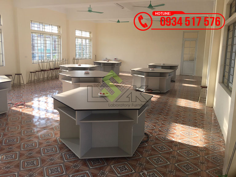 Bàn thí nghiệm vật lý học sinh lục giác