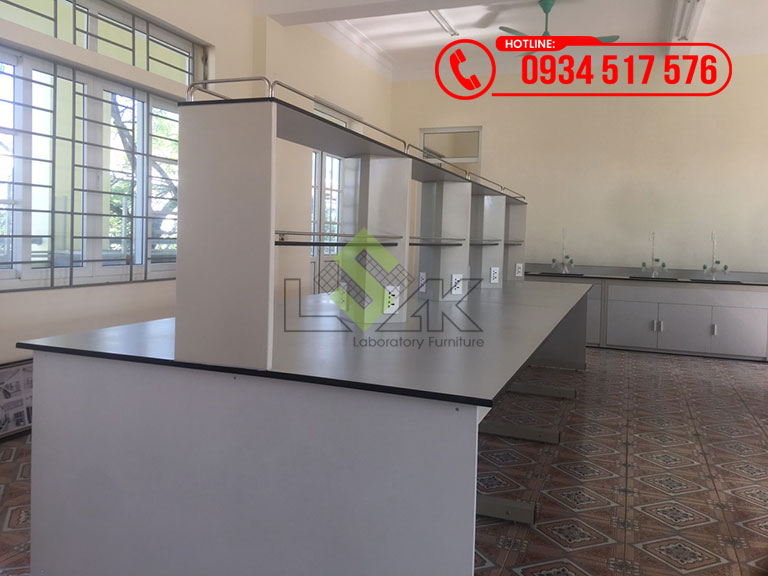 Bàn thí nghiệm trung tâm nội thất phòng thí nghiệm Trường THCS Quỳnh Thiện - Nghệ An
