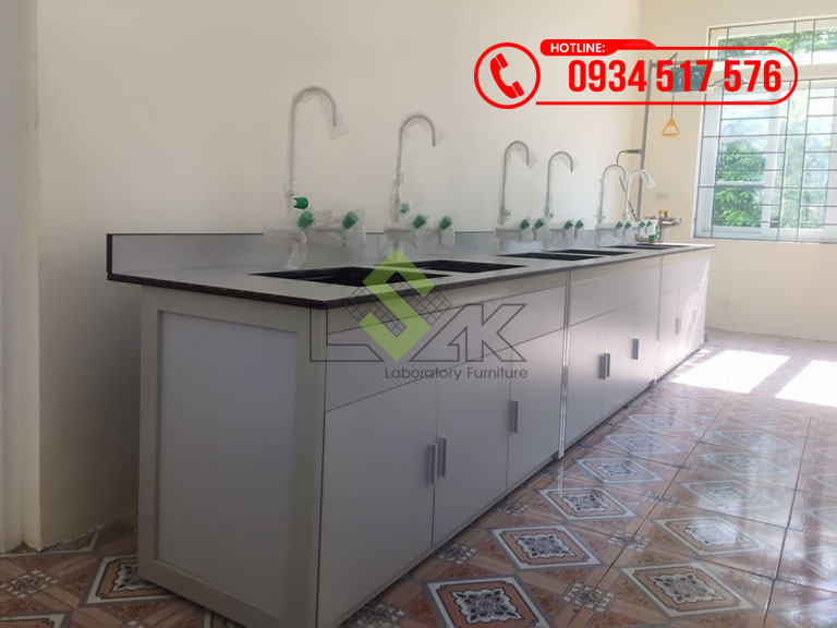 Bàn chậu rửa, bồn rửa mắt kết hợp vòi rửa mắt khẩn cấp phòng thí nghiệm