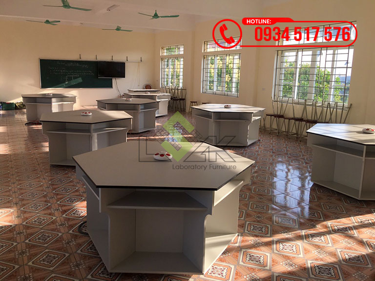 Bàn thí nghiệm vật lý học sinh