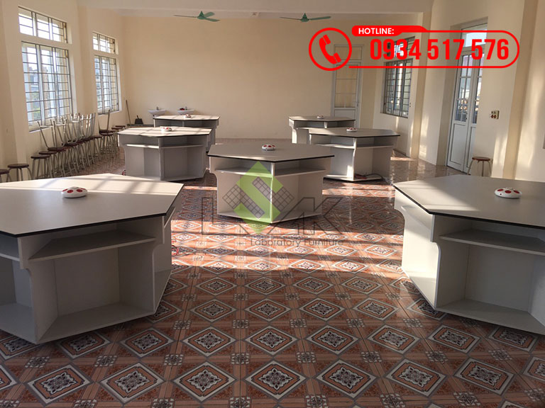 Bàn thực hành thí nghiệm vật lý học sinh