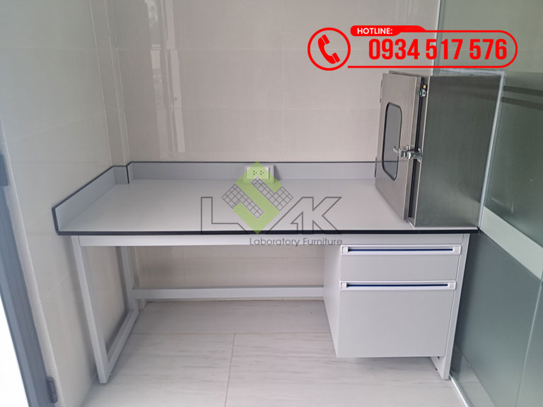 Bàn thí nghiệm áp tường khung thép