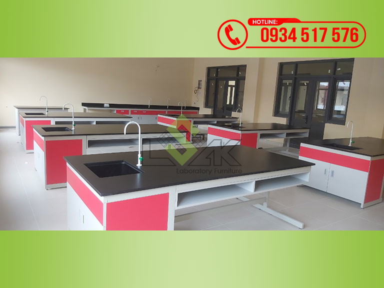 Bàn thí nghiệm môn sinh học