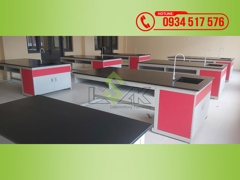 Bàn thí nghiệm môn sinh học