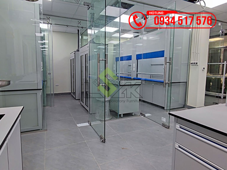 Tủ hút khí độc phòng thí nghiệm sử dụng trong phòng hút chất đạm nhà máy sản xuất thức ăn chăn nuôi