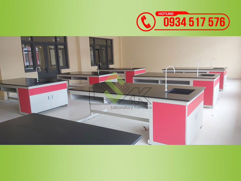 Bàn thí nghiệm môn sinh học