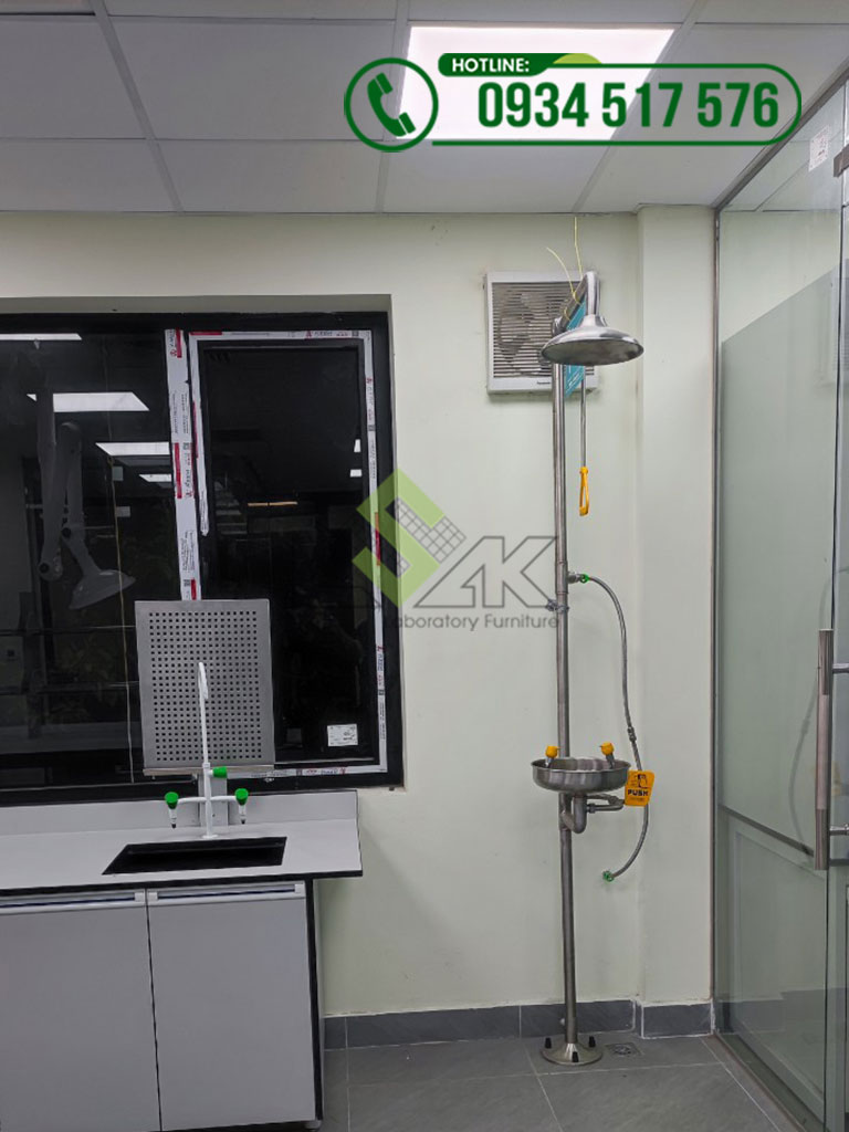 Bồn rửa mắt kết hợp vòi sen tắm khẩn cấp phòng thí nghiệm