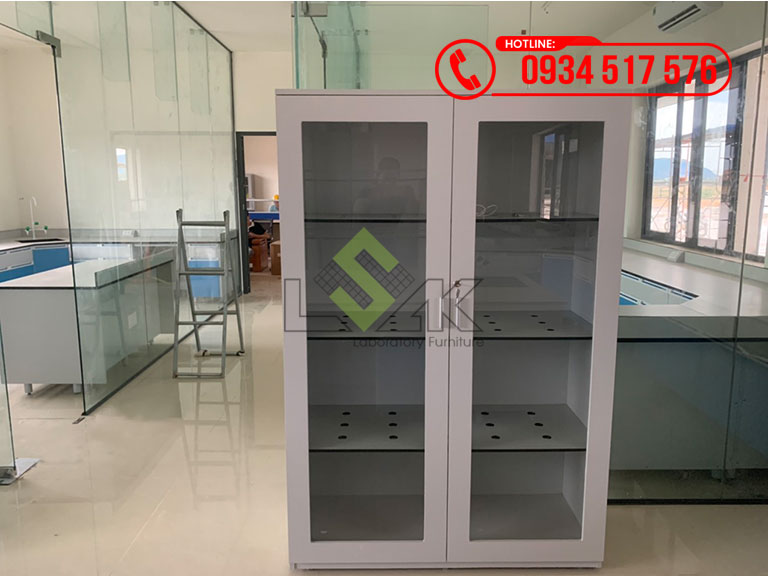 Tủ đựng dụng cụ phòng thí nghiệm