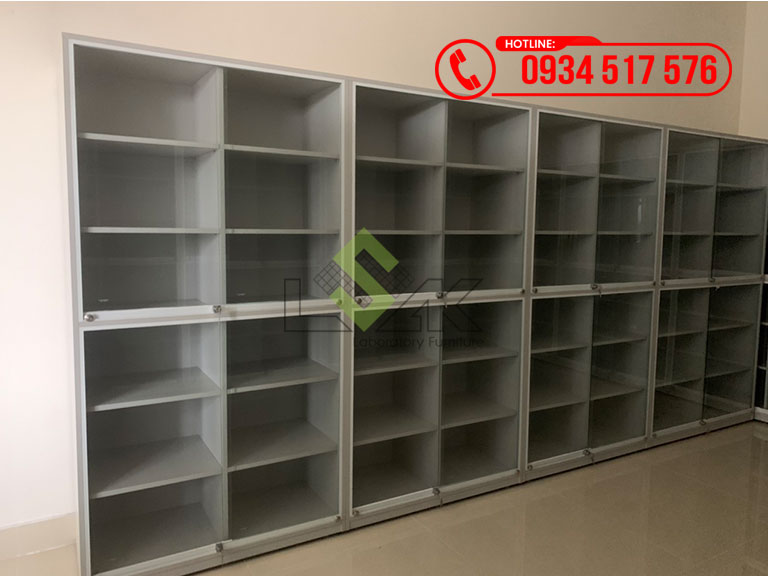 Tủ lưu mẫu phòng thí nghiệm vật liệu ván MFC chống ẩm 18mm. Chia thành 6 tầng cửa tủ thiết kế cửa kính dạng lùa