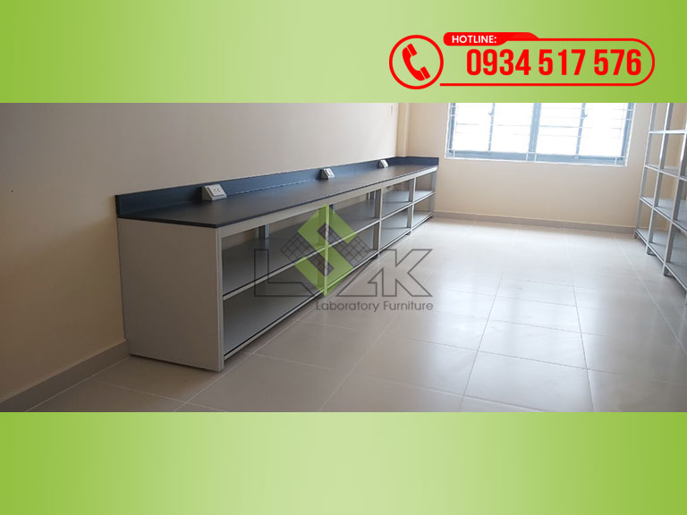 Bàn chuẩn bị mẫu phòng thí nghiệm
