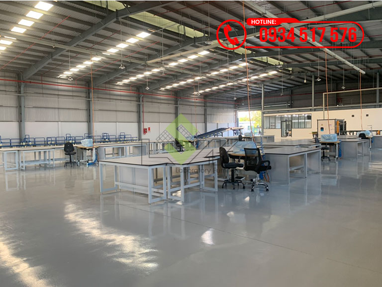 Thi công lắp đặt bàn cắt vải Công ty TNHH Sản Phẩm Và Dịch Vụ Q Việt Nam