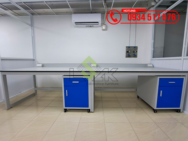 Bàn đặt máy thí nghiệm khung thép nội thất phòng thí nghiệm Công ty TNHH Control Union Việt Nam