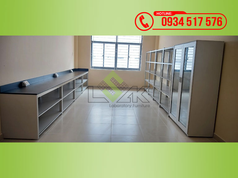 Bàn chuẩn bị mẫu thí nghiệm