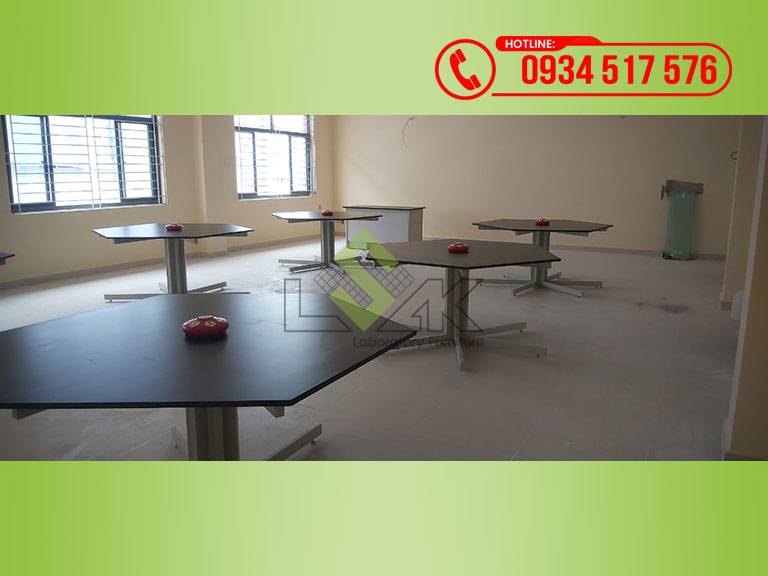 Bàn thí nghiệm môn vật lý