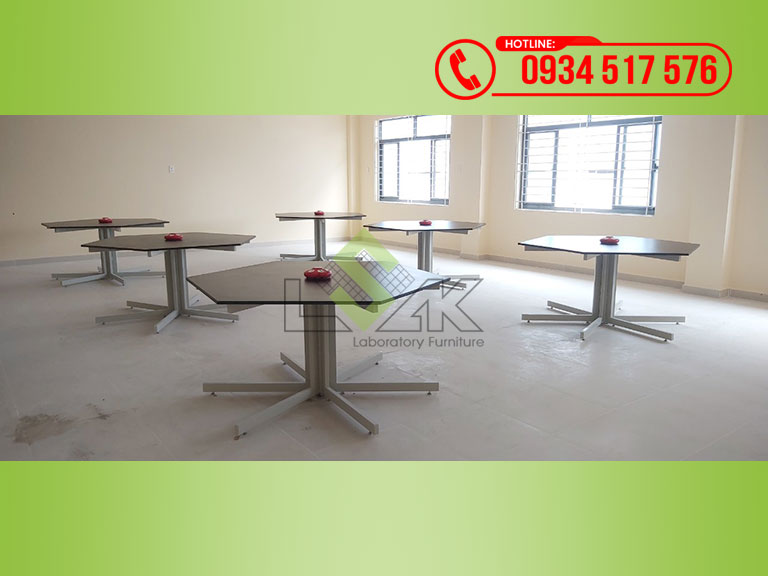 Bàn thí nghiệm vật lý học sinh