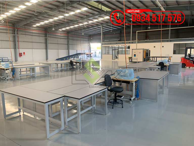 Thi công lắp đặt bàn cắt vải Công ty TNHH Sản Phẩm Và Dịch Vụ Q Việt Nam