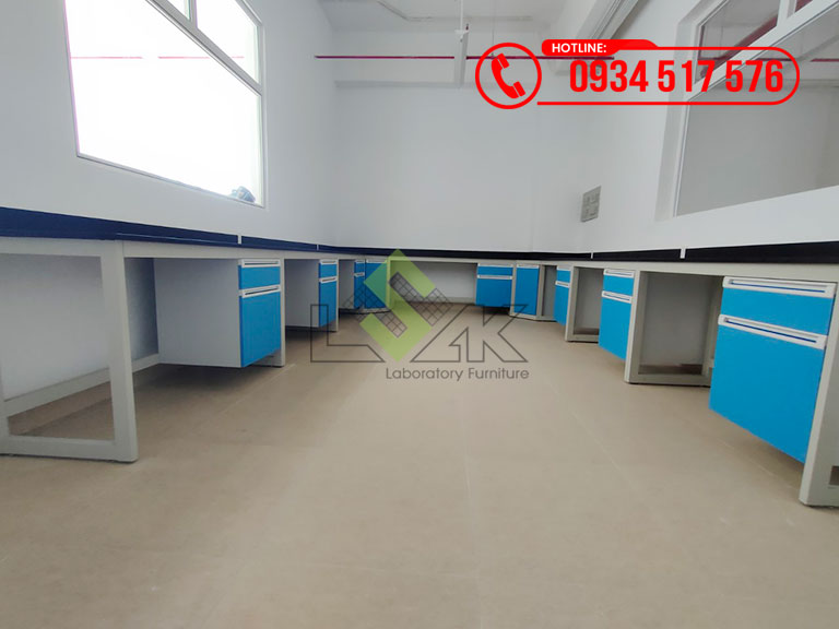 Bàn thí nghiệm áp tường chữ l phòng lab nhà máy dệt nhuộm