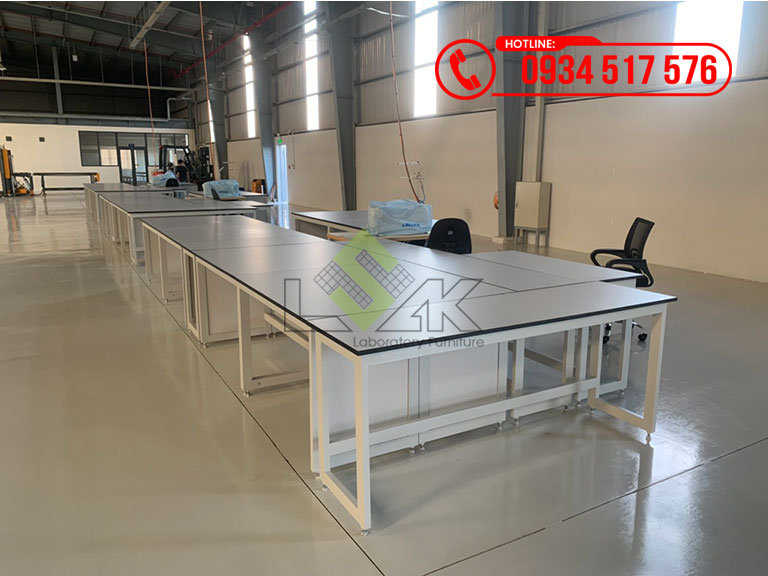 Thi công lắp đặt bàn cắt vải Công ty TNHH Sản Phẩm Và Dịch Vụ Q Việt Nam