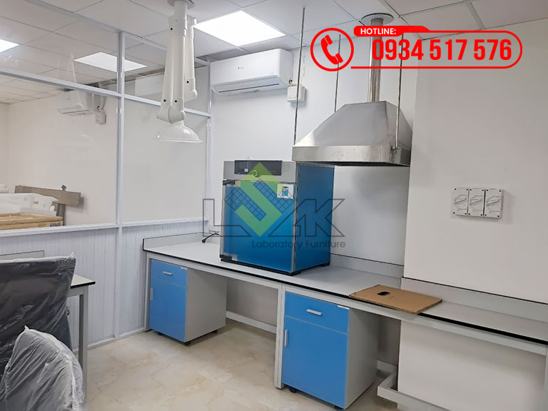 Bàn đặt máy phòng thí nghiệm