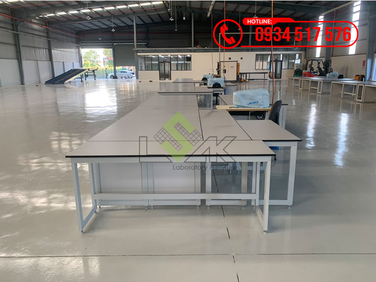 Thi công lắp đặt bàn cắt vải Công ty TNHH Sản Phẩm Và Dịch Vụ Q Việt Nam