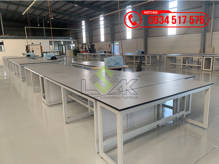 Thi công lắp đặt bàn cắt vải Công ty TNHH Sản Phẩm Và Dịch Vụ Q Việt Nam