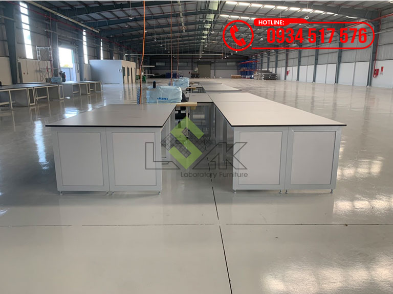Thi công lắp đặt bàn cắt vải Công ty TNHH Sản Phẩm Và Dịch Vụ Q Việt Nam