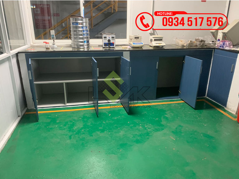 Bàn thí nghiệm áp tường phòng lab nhà máy sản xuất thức ăn chăn nuôi