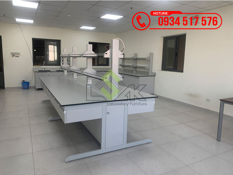 Bàn thí nghiệm trung tâm phòng lab nhà máy sản xuất sơn, véc ni và các chất sơn, sản xuất mực in và ma tít