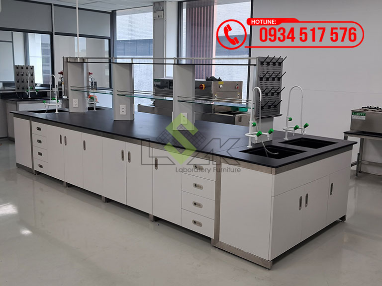 Bàn thí nghiệm trung tâm có bồn rửa nội thất phòng lab Nhà máy hóa chất, thuốc nhuộm cho ngành dệt may J&J Dyestuff Ind. Co., Ltd
