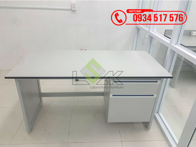Bàn đặt máy xét nghiệm bệnh viện