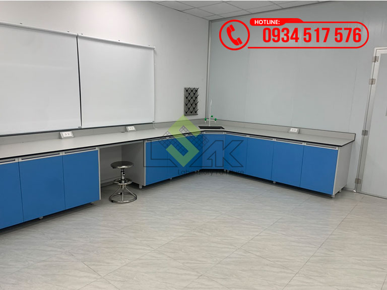 Bàn thí nghiệm áp góc có bồn rửa
