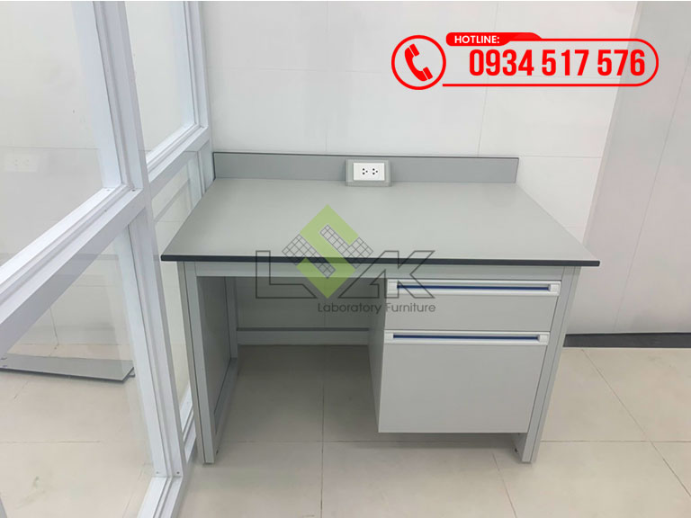 Bàn đặt máy xét nghiệm bệnh viện