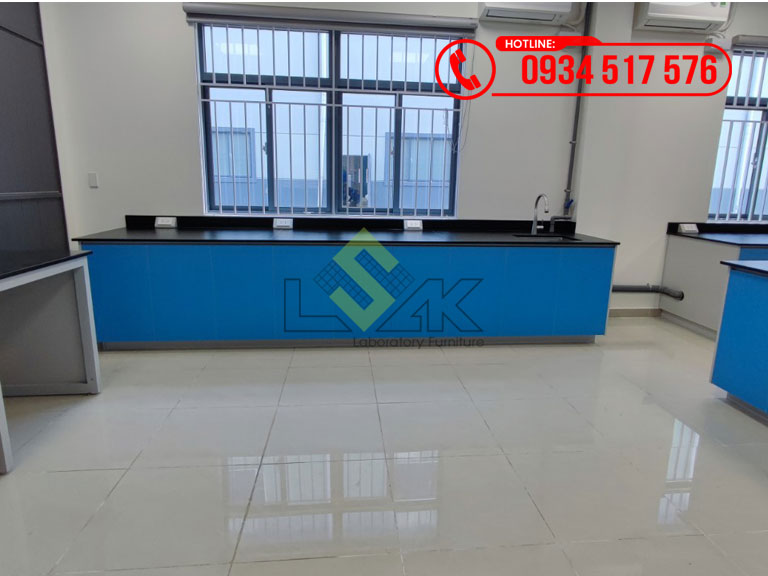 Bàn thí nghiệm áp tường có bồn rửa tay