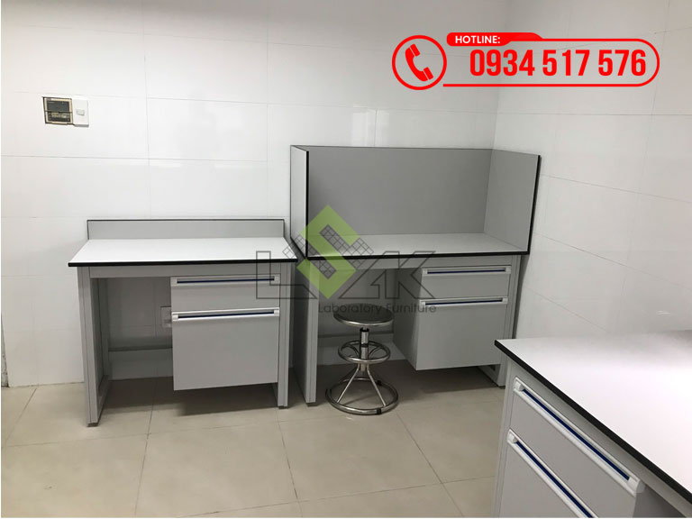 Bàn nhận mẫu nội thất phòng xét nghiệm Bệnh viện Chợ Rẫy