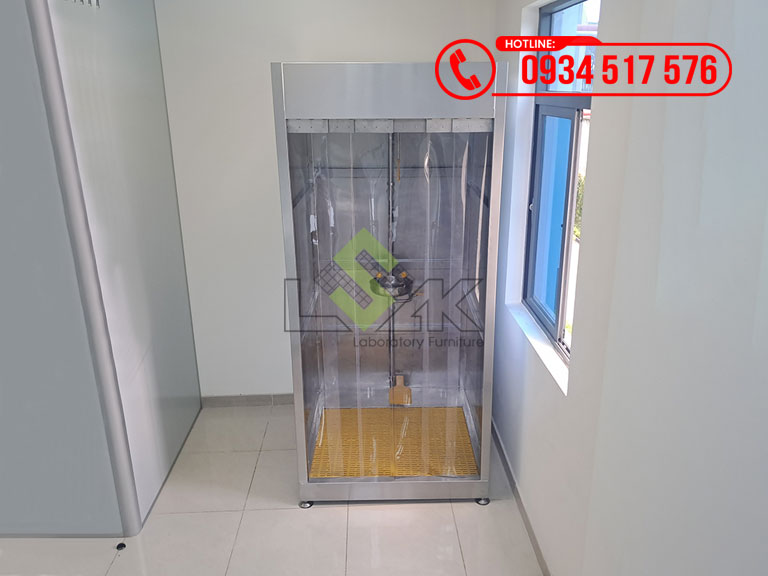 Buồng rửa mắt và tắm khẩn cấp toàn thân phòng thí nghiệm