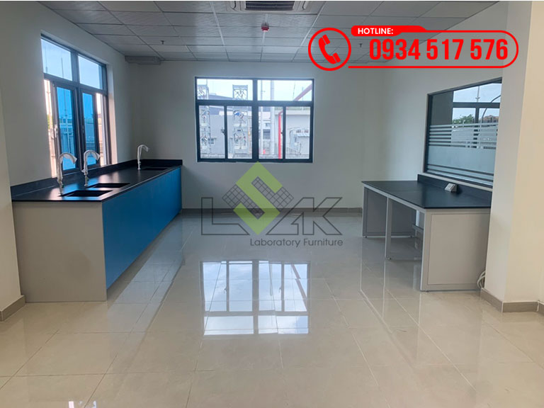 Bàn làm việc thí nghiệm nội thất phòng lab nhà máy sản xuất hóa chất ngành dệt nhuộm Công ty TNHH Loop Power
