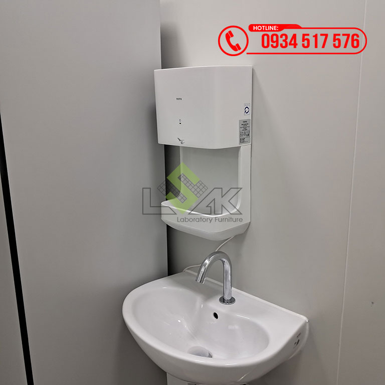 Lavabo treo tường hiệu toto, máy sấy tay tự động nhãn hiệu toto