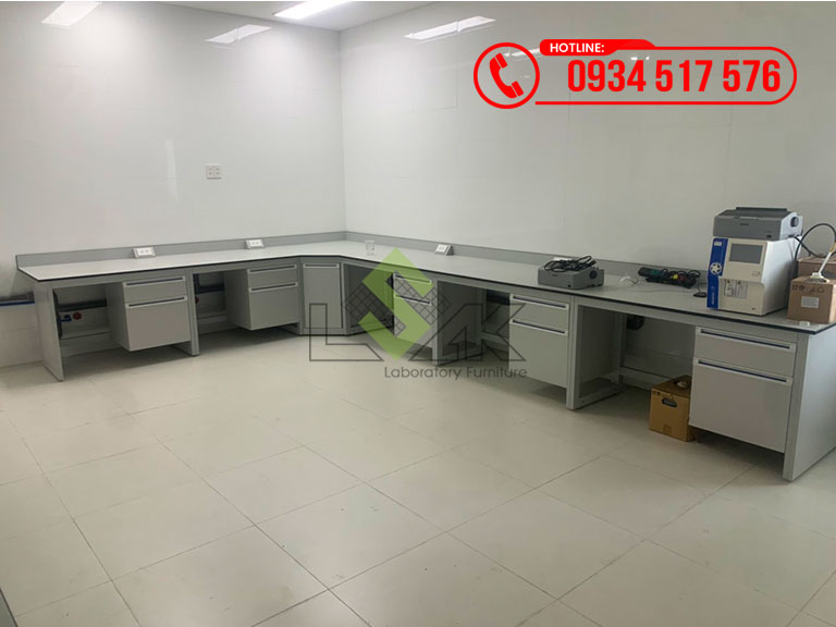 Bàn thí nghiệm áp tường chữ l đặt thiết bị phòng xét nghiệm bệnh viện