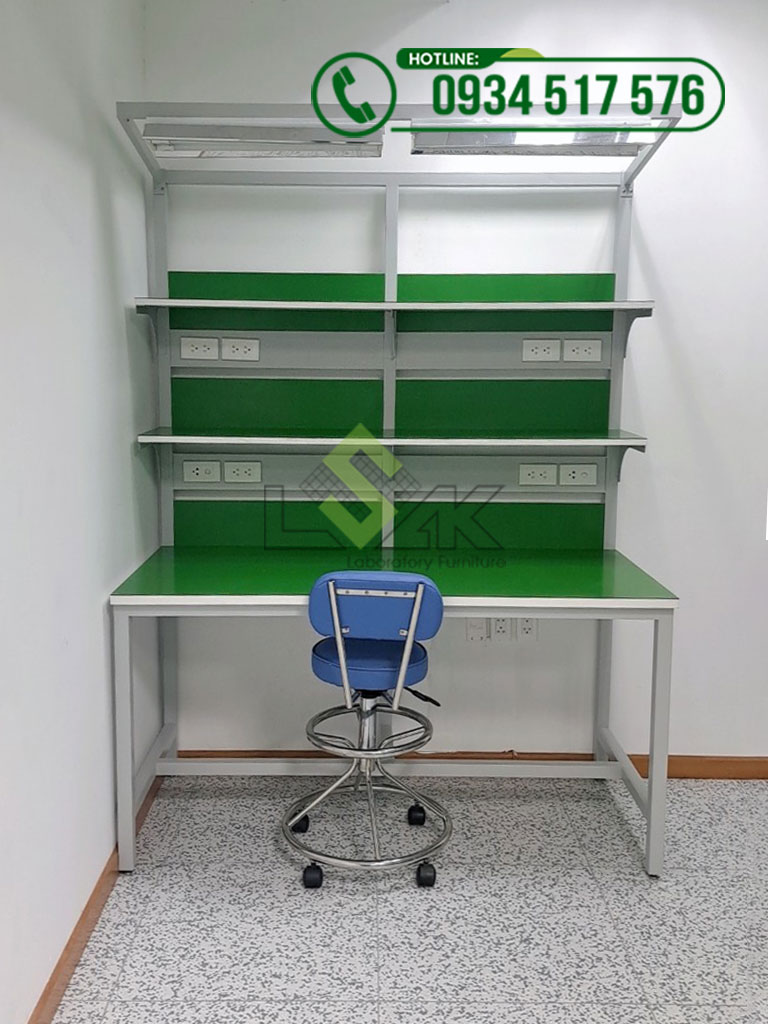 Bàn ESD, tích hợp ổ cắm điện và đèn bàn