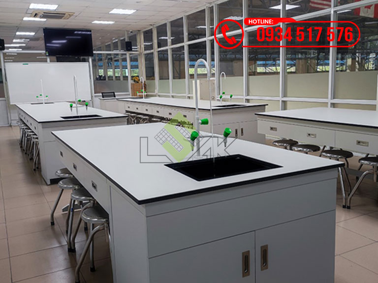 Bàn thí nghiệm môn hóa sinh, bàn thí nghiệm trường học nội thất phòng lab Trường THPT Lê Quý Đôn - Long Bình Tân
