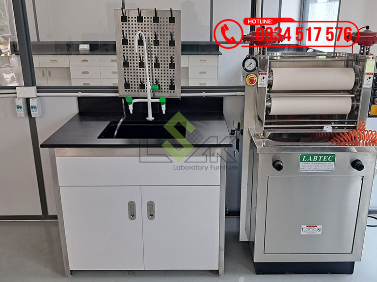 Bàn bồn rửa phòng thí nghiệm có chậu rửa pp chịu hóa chất, giá phơi dụng cụ, vòi rửa 3 nhánh phòng thí nghiệm