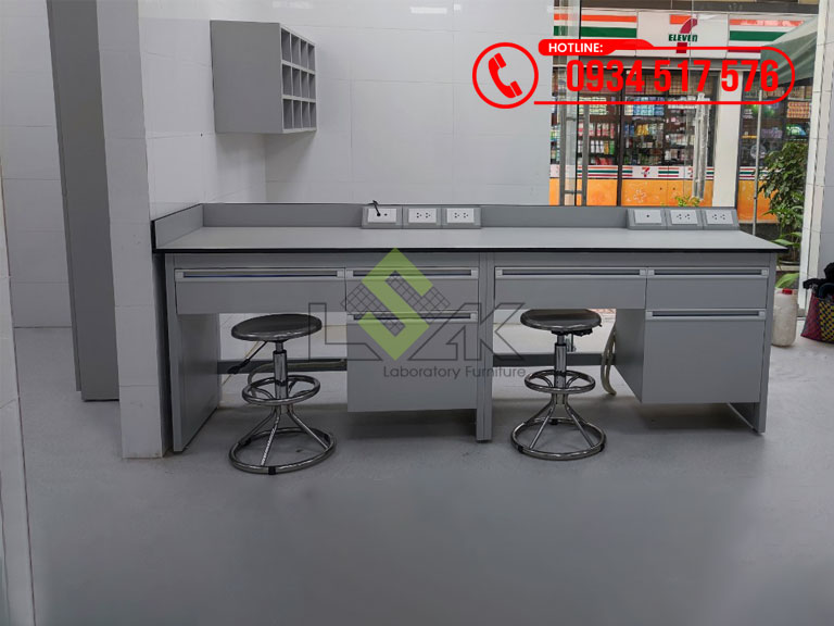 Bàn đặt máy xét nghiêm nội thất phòng xét nghiệm Bệnh viện Chợ Rẫy