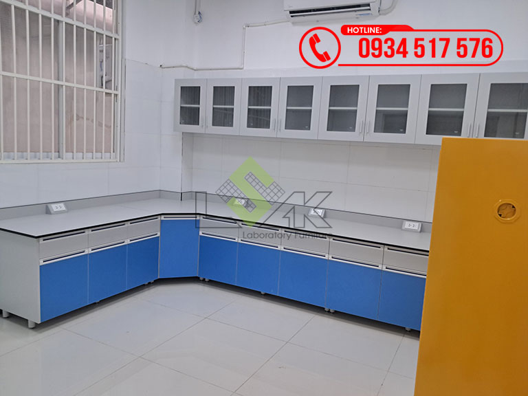 Bàn thí nghiệm áp tường chữ l