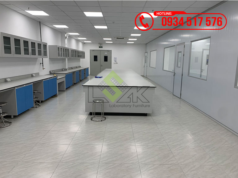 Bàn thí nghiệm nội thất phòng lab Nhà máy Công Ty TNHH A.J. Plast (Việt Nam)