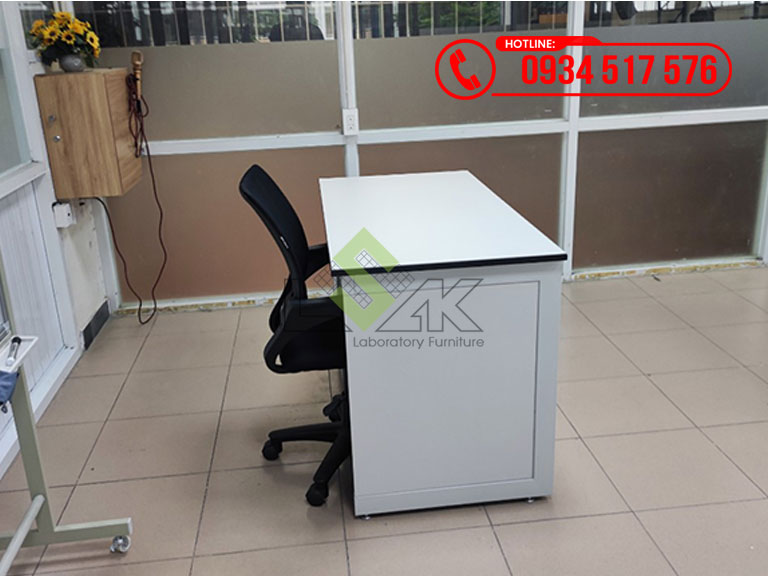 Bàn thí nghiệm giáo viên kích thước: 1200x600x750mm WxDxH