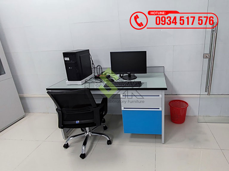 Bàn để máy tính văn phòng