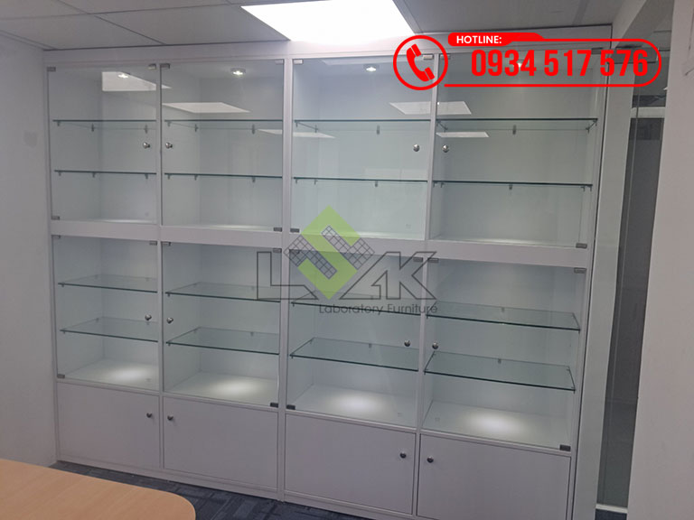 Tủ kính trưng bày mẫu sản phẩm