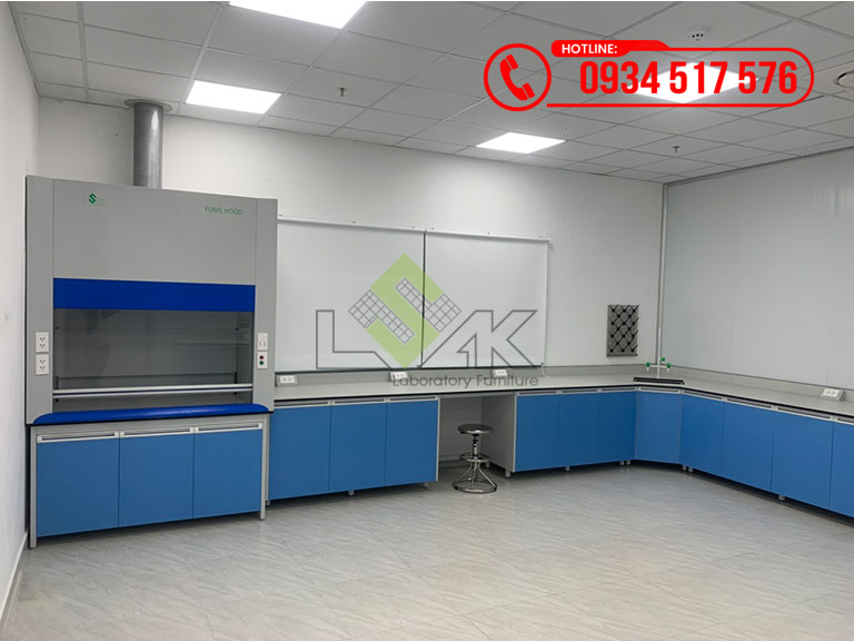 Bàn thí nghiệm áp tường ,tủ hút khí độc/ fumehood 1500x900x2300 mm (dxrxc) (bao gồm: chân tủ, thân tủ, quạt hút, thi công lắp đặt đường ống…)