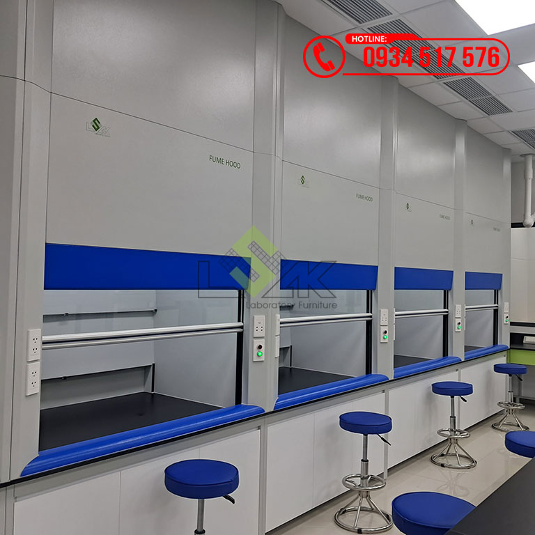 Dãy tủ hút khí độc lắp đặt tại phòng lab R&D Nhà máy sản xuất thức ăn chăn nuôi Công ty TNHH De Heus